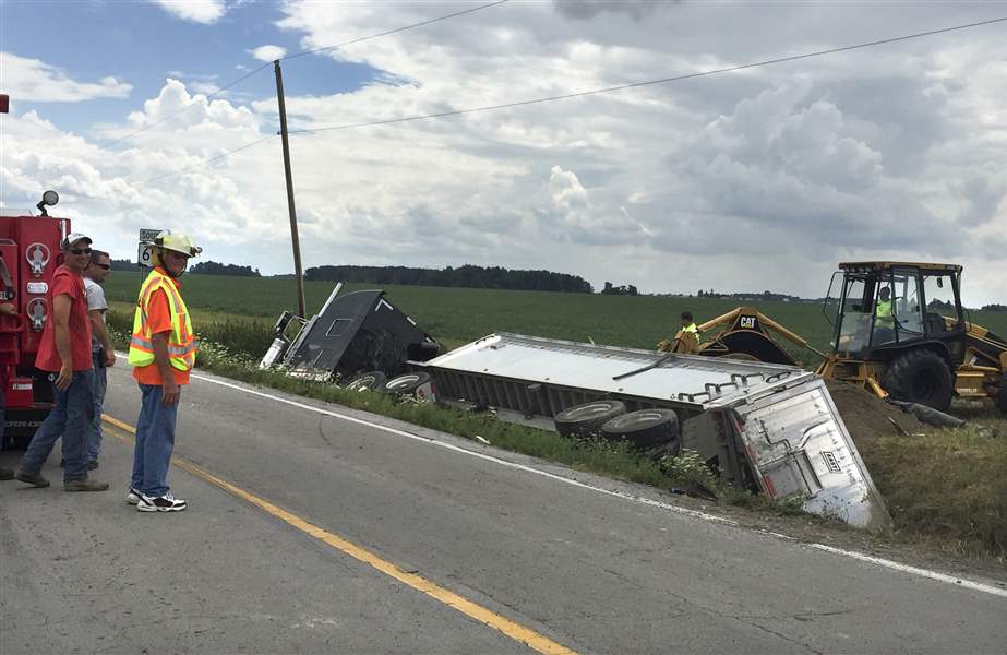 1 dead, 5 hurt in crash involving high school water polo team The Blade