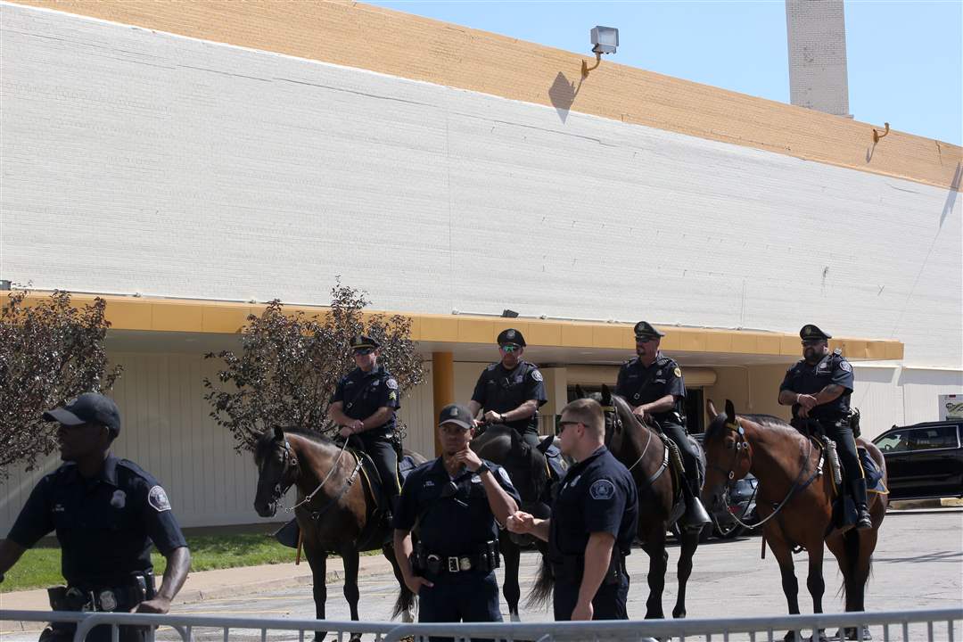 Mounted-police-9-3