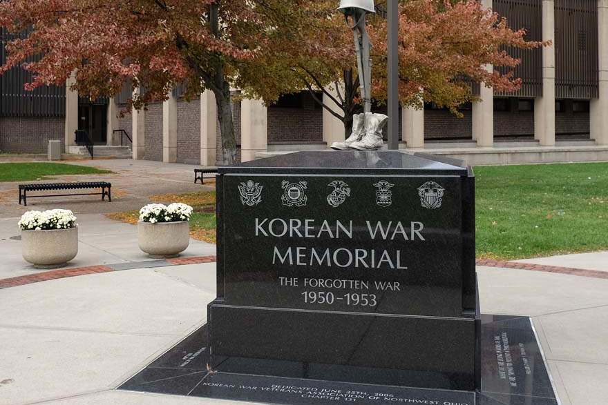 MAG-monuments29P-Korean-War-Memorial-at-The-Civic-Center-Mall