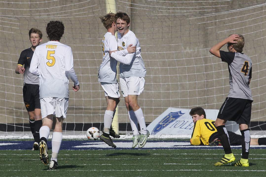 nviewsoccer06p-medina-goal