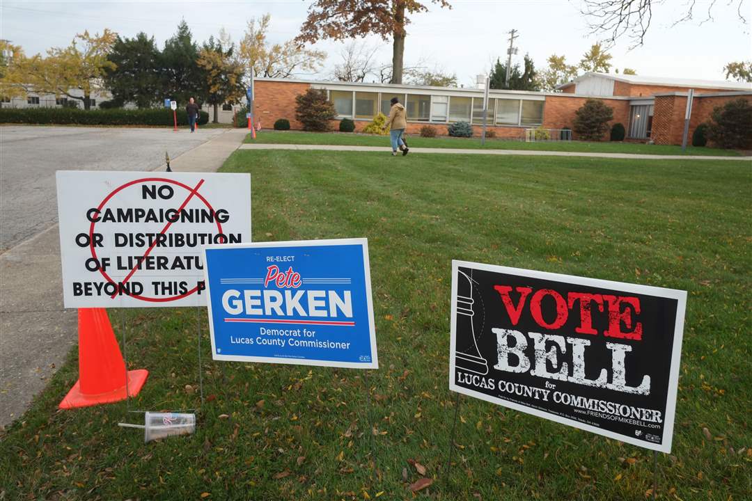 Campaign-signs-11-8