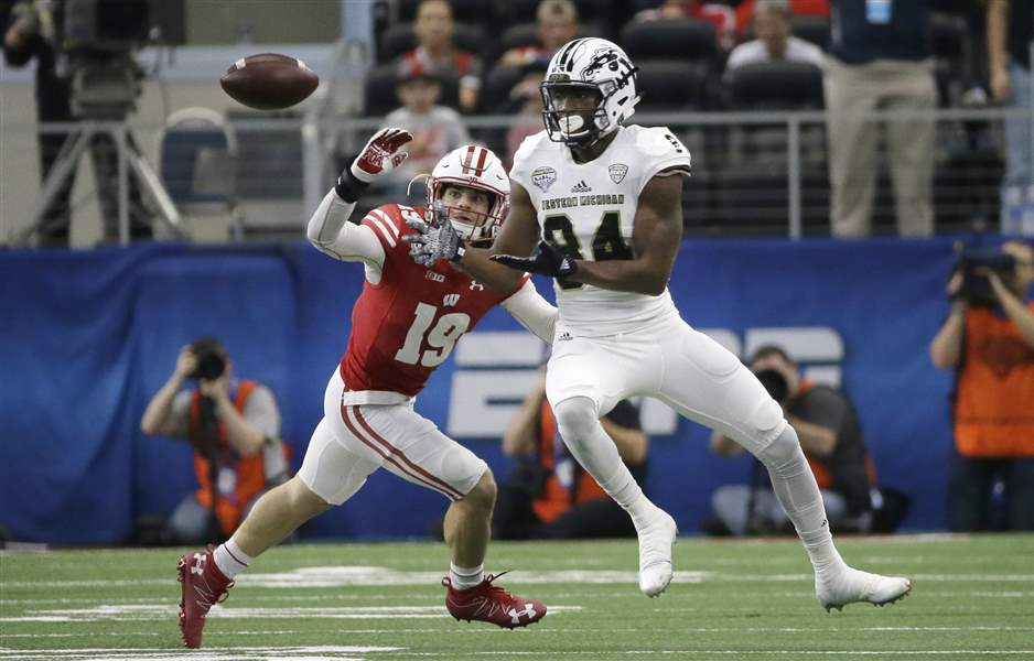 Wisconsin beats MAC's Western Michigan in Cotton Bowl The Blade