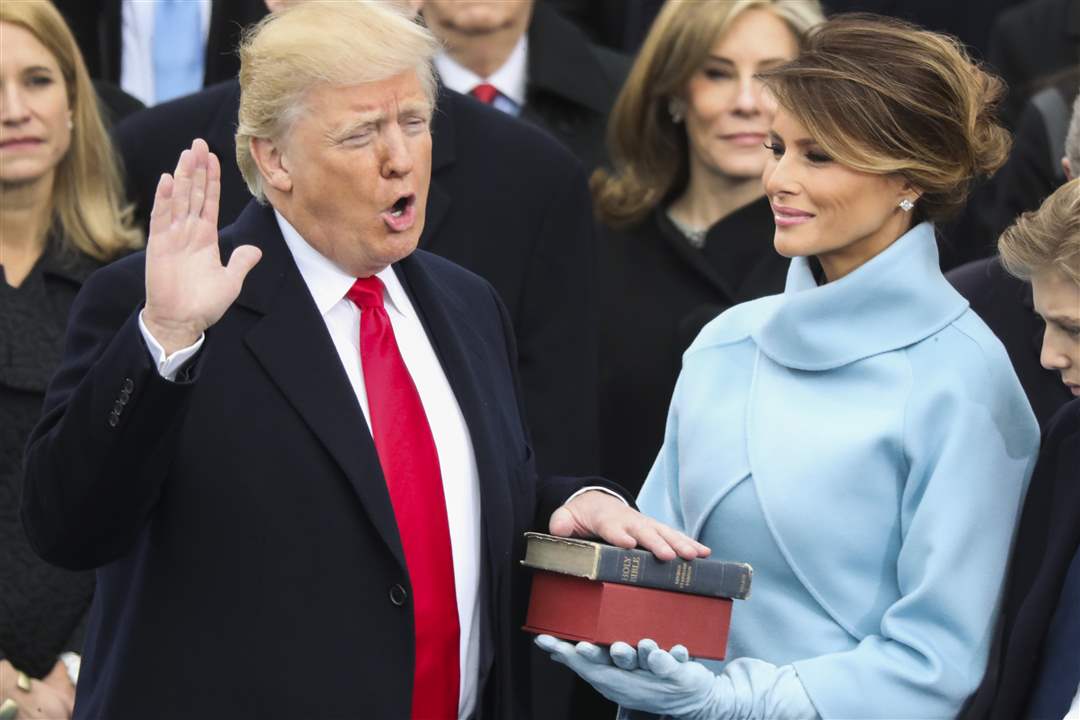 Trump-Inauguration-HAND-ON-BIBLE