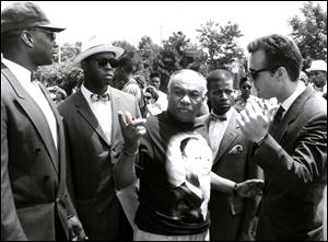 The Rev. Floyd Rose, accompanied by members of the Nation of Islam, speaks with Kevin Lent, right, of Franklin Park Mall, about the lack of black mall employees in June, 1992.