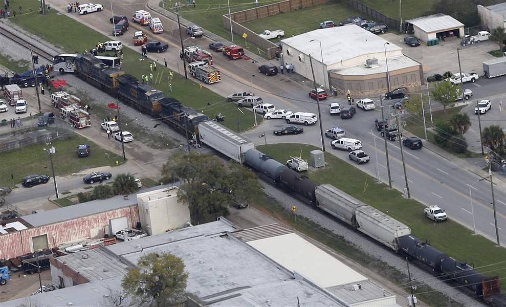 Train-Bus-Accident-3.jpg