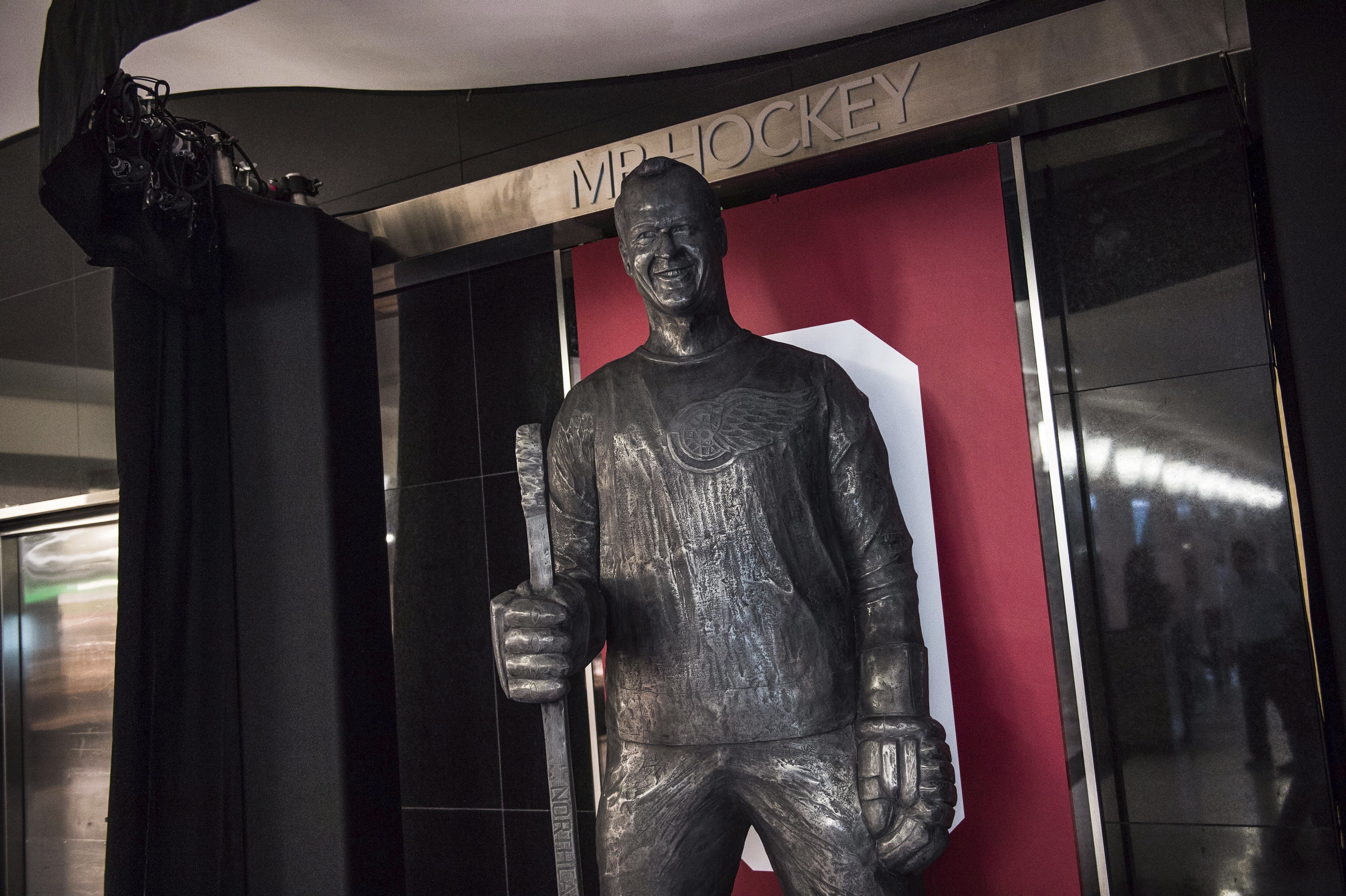 Hockey Hall of Fame unveils Gordie Howe statue The Blade