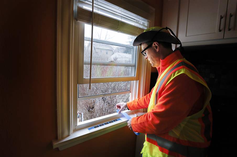 Dustwipe testing rule at center of Toledo lead debate The Blade