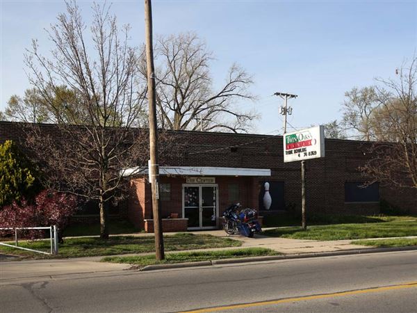 Twin Oaks Lanes owner draws ire for anti-Muslim comments