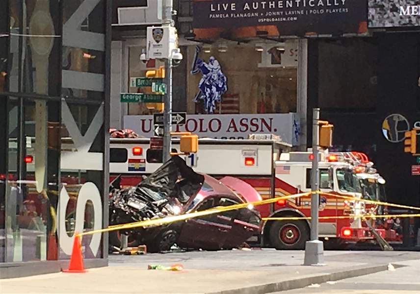 Times-Square-Crash