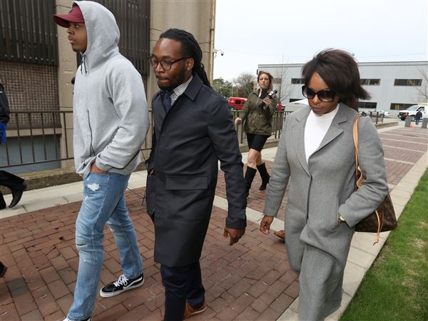 Former Lucas County administrator can leave state while out on bond