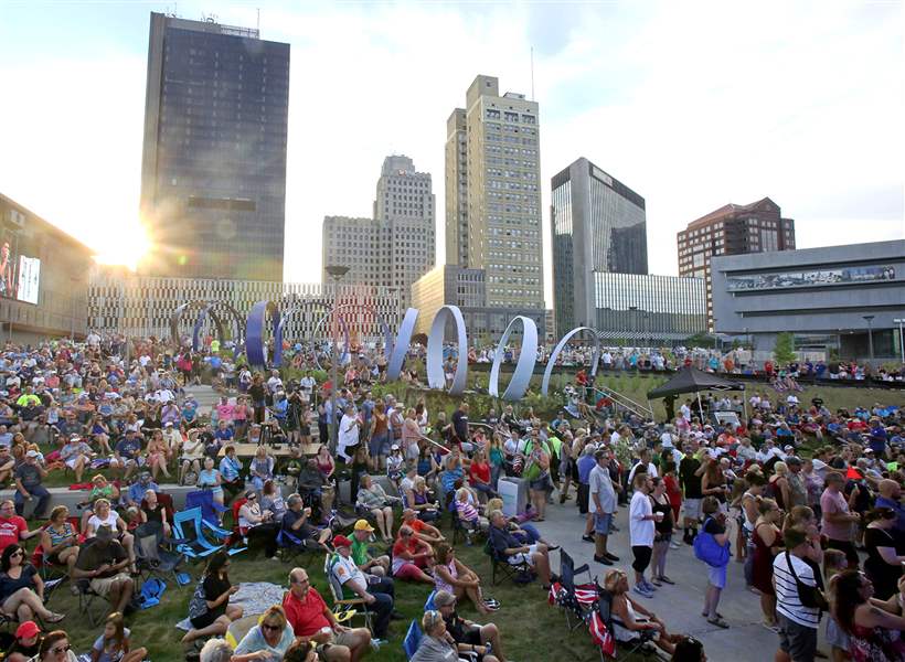 Thousands pour into downtown's Promenade Park for concert The Blade