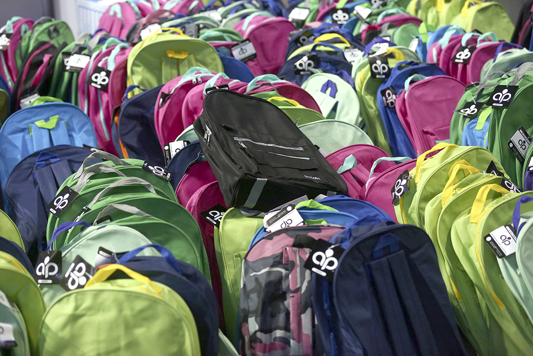 Volunteers prepare thousands of backpacks for students in need The Blade