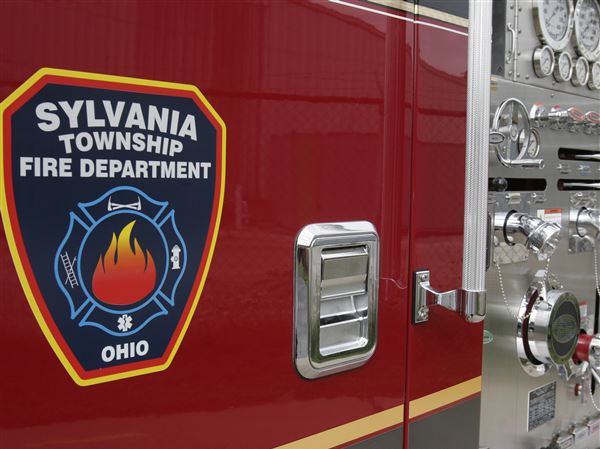 Sylvania firefighters respond to apartment fire