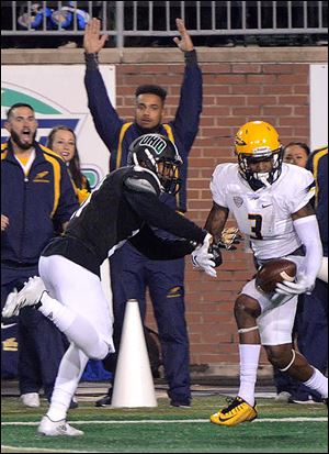 Toledo’s Diontae Johnson gets past Ohio’s Jalen Fox to score a touchdown during the first half of Wednesday’s game at Peden Stadium in Athens. The Rockets lost, 38-10.