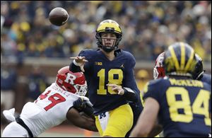 Michigan quarterback Brandon Peters throws during the Rutgers game earlier this year. He will return to the starting lineup for the first time since Nov. 18 in the Outback Bowl.