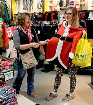 Fremont's Julie Boice, left, and Cheyenne Niekamp, 21, of St. Marys, Ohio, shop at Rue 21 on Black Friday at the Franklin Park Mall in Toledo. 