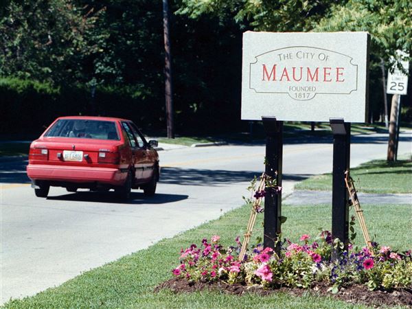 Help Maumee students raise funds for stadium