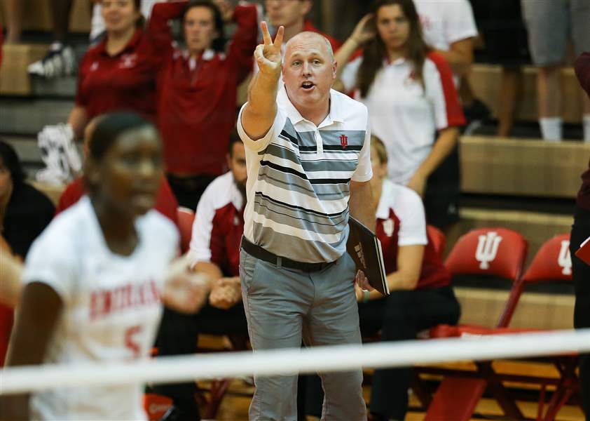 UT-volleyball-coach-Jason-Oliver