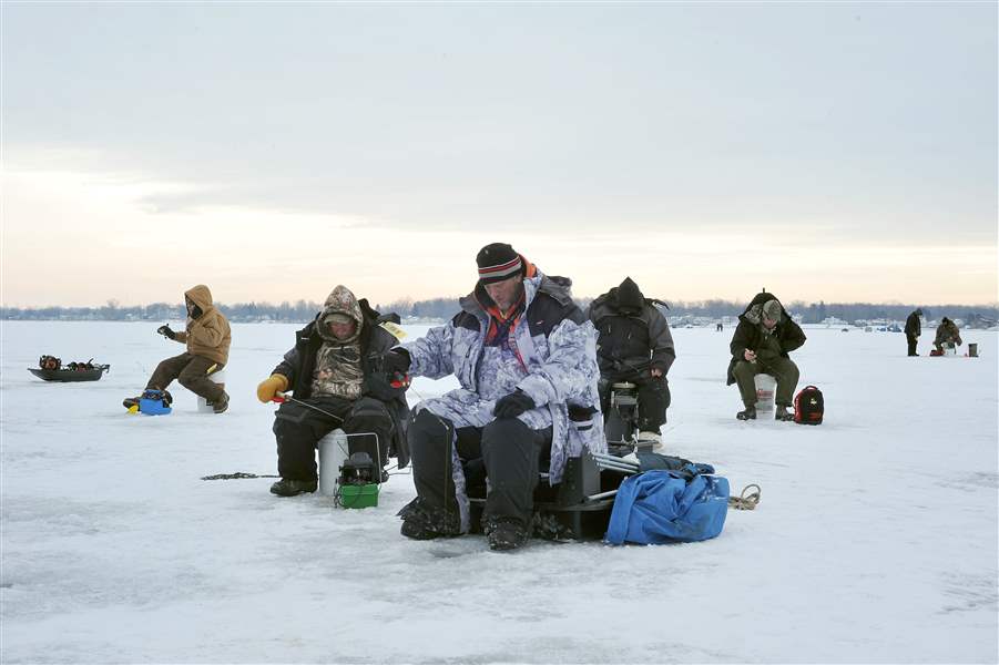 Ice-fishing-tournament