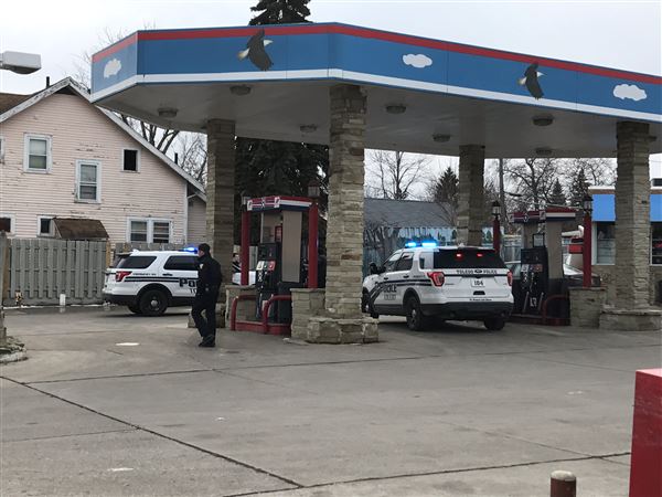 Police respond to North Toledo shooting