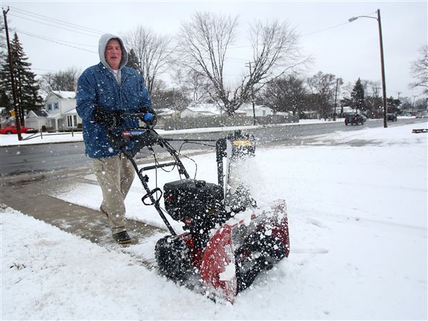 PHOTO GALLERY: Snow hits Toledo on Sunday
