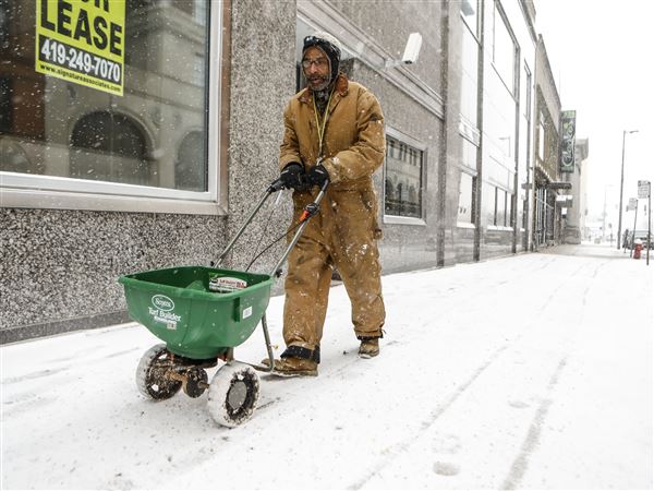 Snow prompts area schools to delay, close