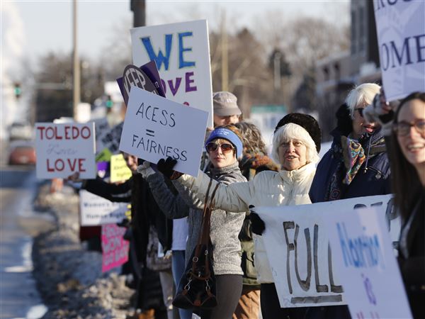 Protesters urge ProMedica, St. Luke's to sign agreement with Toledo's last abortion clinic