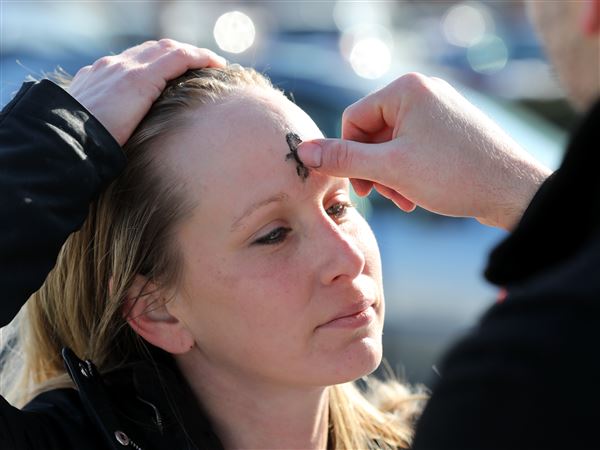Pastor takes Ash Wednesday to the street