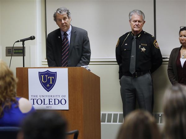 Sen. Brown visits UT to pitch new anti-trafficking bill