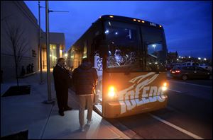 Tad Dunlap with Blue Lakes Charter makes sure everybody boards the bus before heading to team dinner in Muncie, Ind., on Friday night.