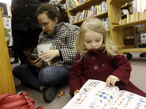 PHOTO GALLERY: Friends of the Library book sale begins