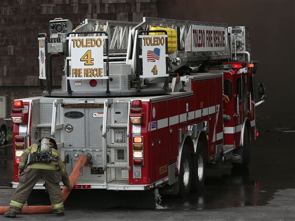Commercial building fire closes parts of Phillips, Detroit avenues