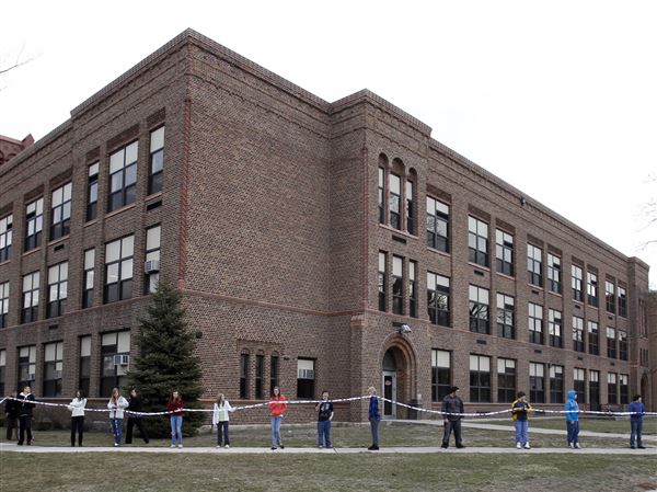 Monroe student accused of threatening to blow up school