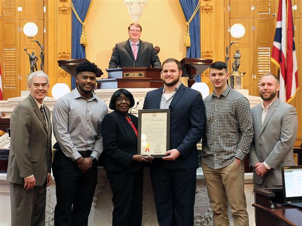 Lawmakers honor UT football champions
