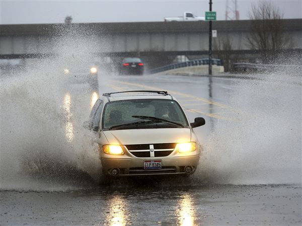 Thunderstorm warning posted for Monroe County, Lake Erie