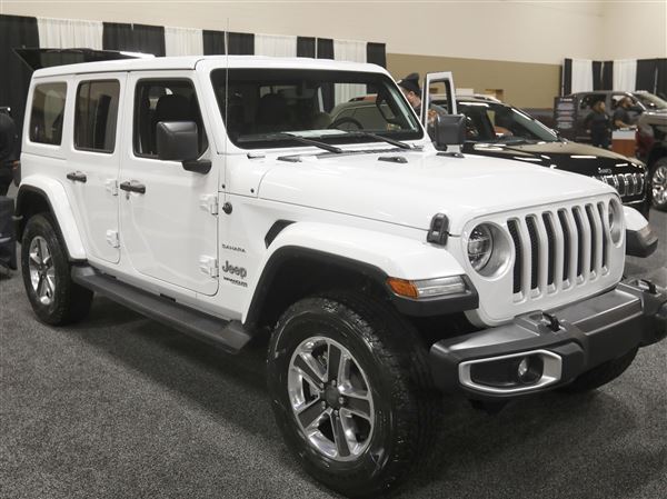 Jeep revs up while overall auto industry slips