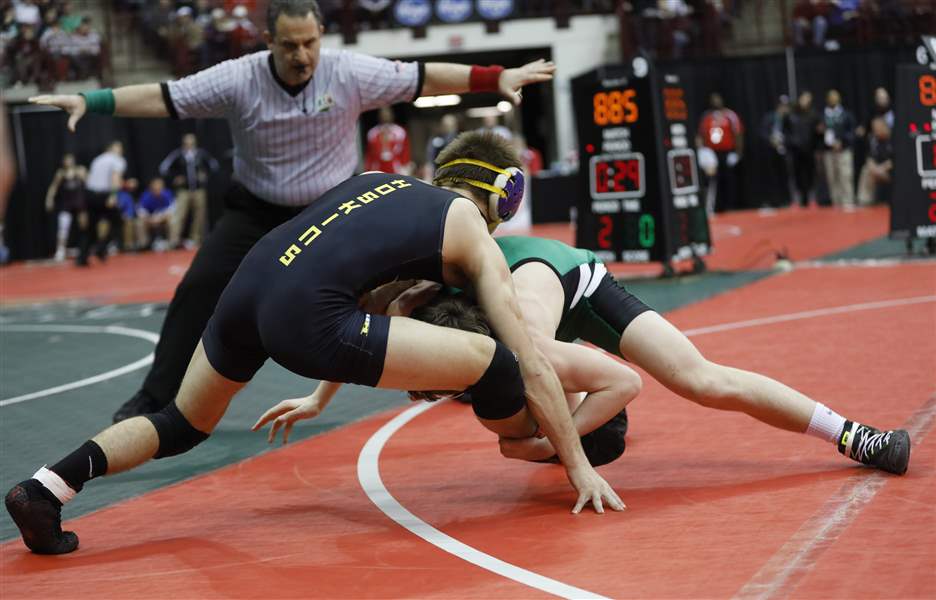PHOTO GALLERY: State Wrestling, Day 2 - The Blade