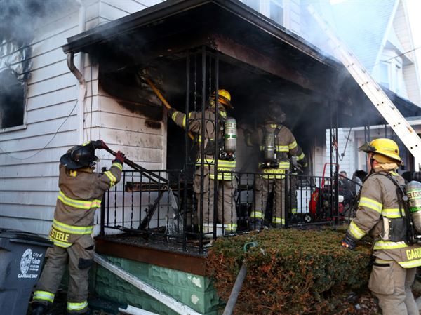 Firefighters respond to South Toledo fire