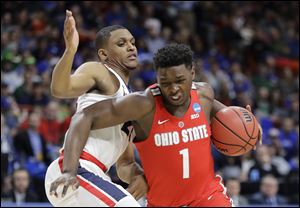 Ohio State forward Jae'Sean Tate, right, tries to drive around Gonzaga guard Zach Norvell Jr. during their second round NCAA Tournament game in Boise, Idaho.