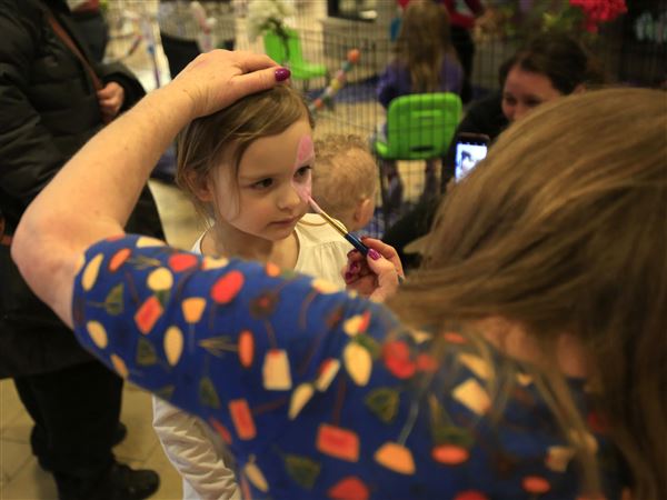 PHOTO GALLERY: Kids get early taste of Easter at Franklin Park Mall