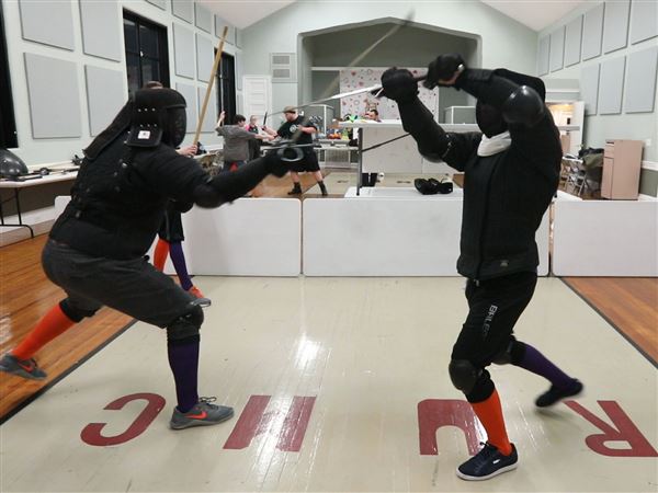 Toledo club studies, practices swordsmanship