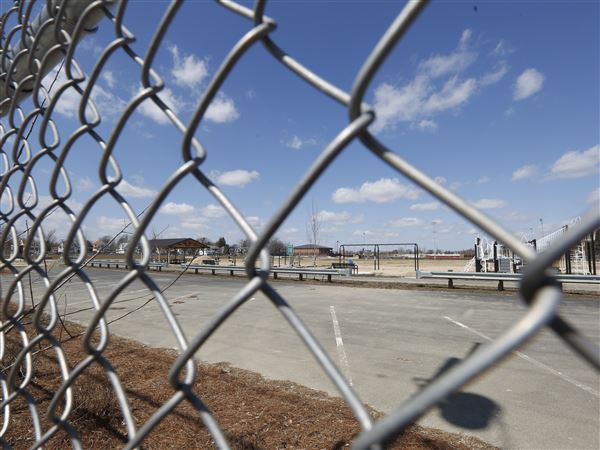 Joe E. Brown Park to get basketball courts after all