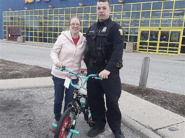 Toledo officer's kind heart delivers bicycle to 10-year-old girl and puts smile on mom's face
