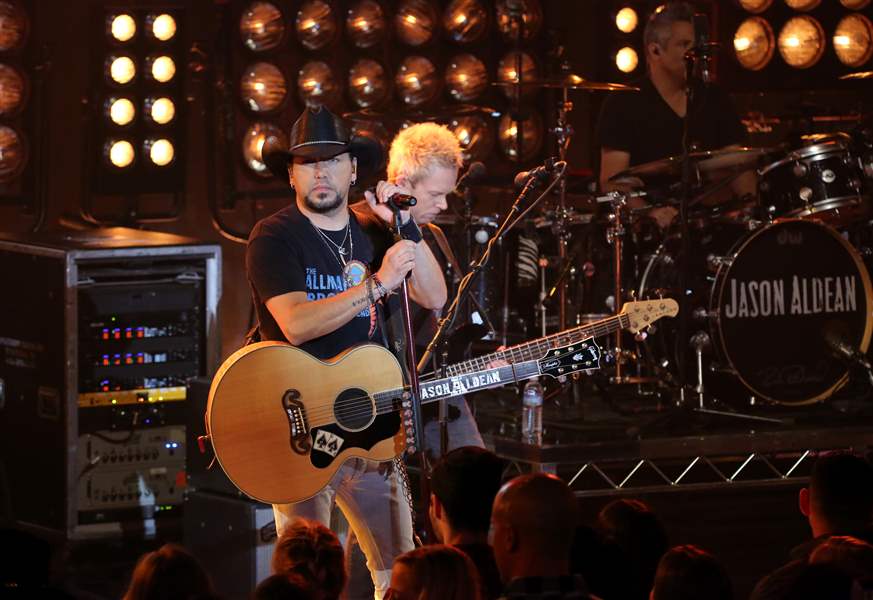 iHeartCountry-Album-Release-Party-with-Jason-Aldean