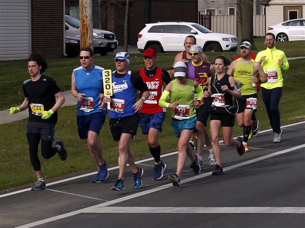 Thousands flood Toledo, social media channels for Glass City Marathon