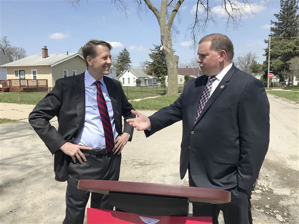 Mayor Kapszukiewicz endorses Richard Cordray for governor