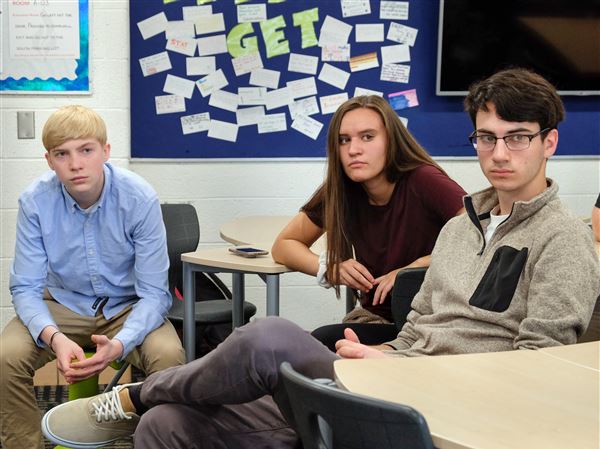 Student team brainstorms ways to fight opioid abuse