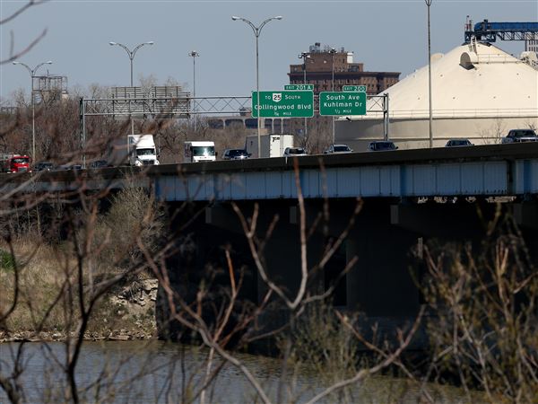 Construction clogs traffic on I-75, in downtown Toledo