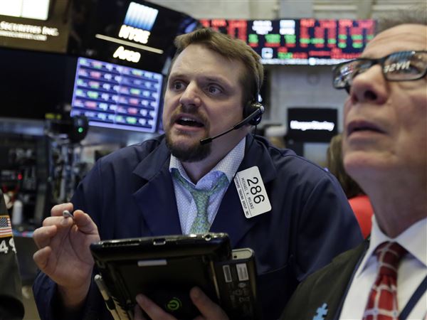 Late skid leaves stocks mostly lower; Apple climbs