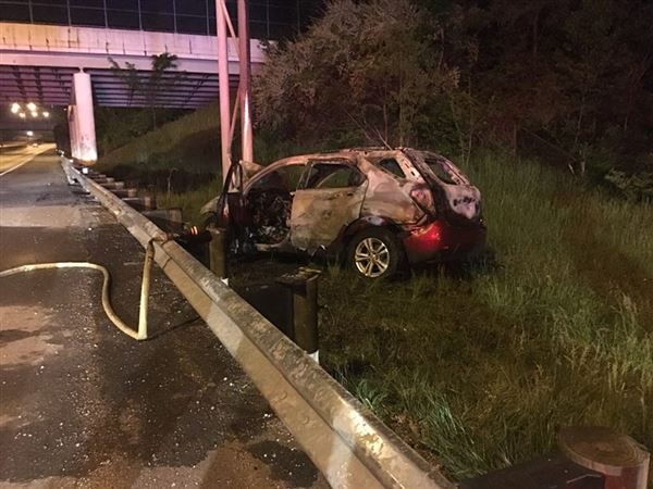 Off-duty officer pulls man from burning vehicle